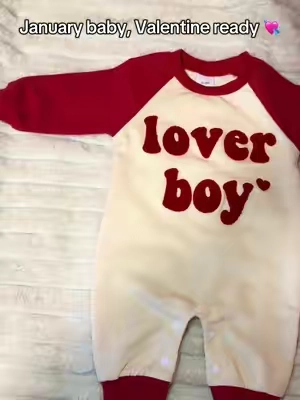Perfect for baby boys born in January ❄️💘 Soft, cozy, and ready for all the Valentine cuddles. An easy yes for newborn photos, hospital outfits, or first outings. #newborn #babyboy #babyvalentinesday #babystyle #newbornoutfit 