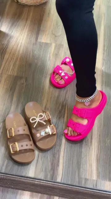 SELLING FAST 💨 #crocs #crocstwostrapsandals #crocsnewarrivals #tiktokshopcreatorpicks #fypシ゚viral 