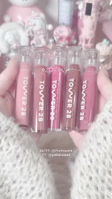 love this gloss set from @Tower 28 Beauty 🎀💗 #tower28 #lipgloss #makeuptok #valentinesdaygift #glossylips 