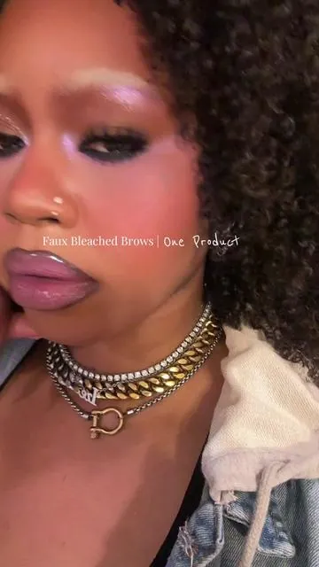Easy faux bleached brows; one product ✨🤝🏾 @espoir USA the brow color fix mascara  #makeuphack #bleachedbrows #grunge #altmakeup