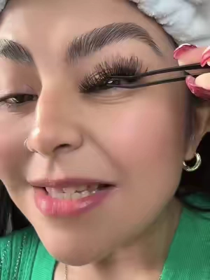 Después que pruebes estas pestañas ya no vas a querer utilizar otras #lashesnoglue #pestañassinpegamento #lashesbonitas #coffierfluffy #pestañasbonitasencasa @Cofier Lashes 