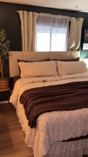 3 pieces bed comforter 🤎 #bedcomforter #bedding #beddingsets #bedsure 