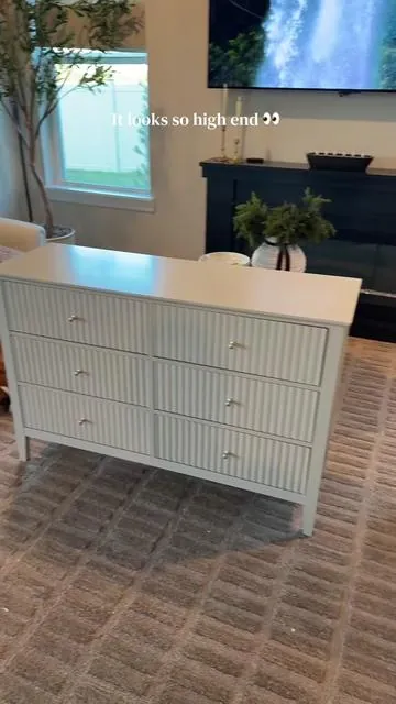 How beautiful is this dresser?! The color is soooo pretty 🤩 it’s perfect for a smaller room or nursery! #dresser #6drawerdresser #bedroomdresser @ROYALCRAFT 