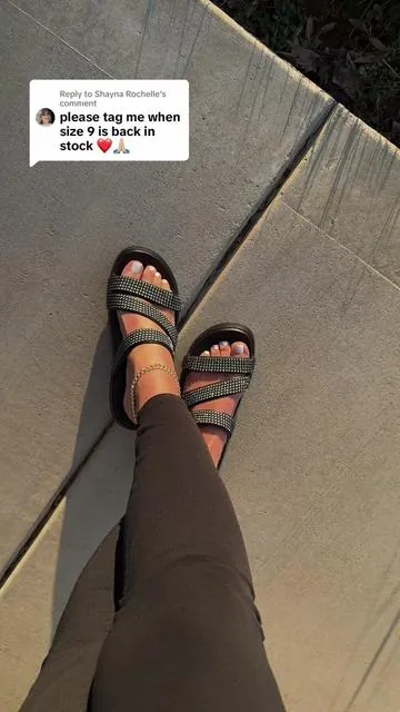 Replying to @Shayna Rochelle they restocked! #crocs #sandals #sandalsforwomen #comfysandals #tiktokshopcreatorpicks 