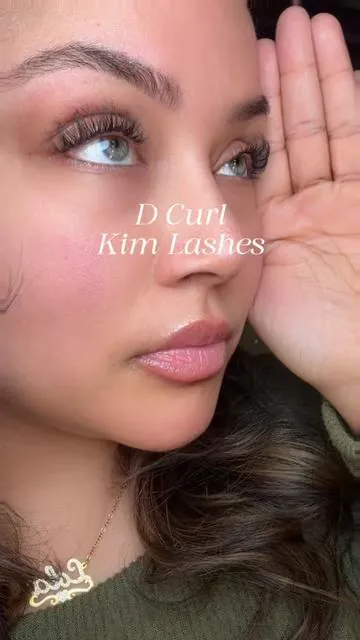 Really loving these Kim lashes. The D curl is perfect 🤩 #maxcomfi #lashes #lashclusters #diylashes #lashextensions 