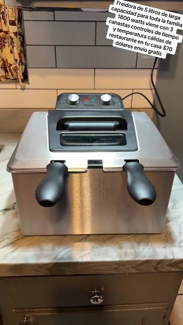 Freidora de 5 litros de larga capacidad para toda la familia 1800 watts viene con 3 canastas controles de tiempo y temperatura cálidas de restaurante en tu casa $70 dólares envío gratis #tiktokshop #tiktokmademebuyit #freidora #deepfryer #cocina 