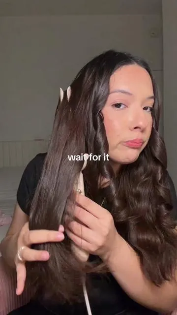 VIRAL AND WORTH IT ✨❤️😍 I share this all the time, and I can’t show enough love… should I share this on live again? Let me know in the comments ☺️ #curlingiron #tiktokshopcreatorpicks #hairtok #curls #foryoupage 