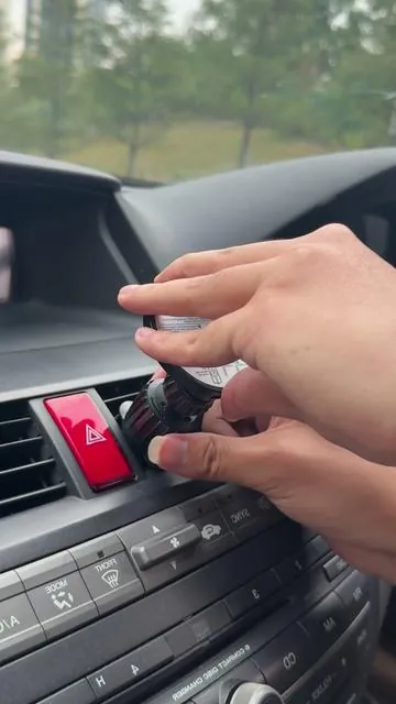 #carphonemount Don’t use that cheap car mount any more…#carphoneholder #drivingsafety #magsafecarmount #carchager 