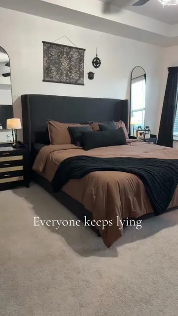 I am in love with this comforter set. #Bedding #comforter 