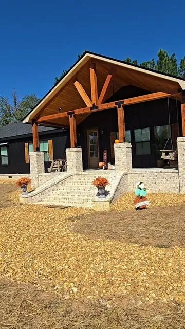 I am still in love with this arrangement 😍😍😍 #artificialflowers #outdoordecor #outdoorflowers #decor #frontporchdecor 