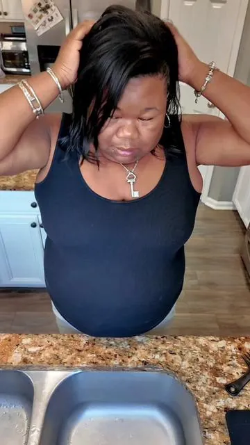 Struggling with the chase method? 🙋🏾‍♀️ This NEW Wavytalk Flat Iron with Teeth makes your at home silk press easy, fast & flawless #corynes #silkpressathome #chasemethod #howtostraightenvourhair #howtosilkpress