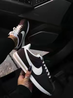 #nikecortez #sneakers 
