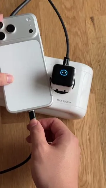 This new smart display anker nano charger is so cool! It has 45w of power and does these really fun and cute animations #anker #phonecharger #fastcharger #techtok #smartcharging 