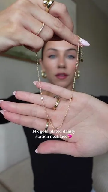 The perfect dainty necklace to add to your necklace stack!! Always blown away by the quality of Pavoi’s jewelry they are the BEST!  #necklace #pavoi #pavoijewelry #affordablejewelry #nontarnishjewelry 