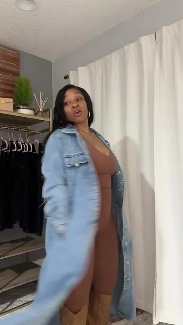 The Quality of this  light wash long denim Jacket is Amazing 10/10@Scacto 💃🏽 #DenimTrenchCoat #LongDenimJacket #OversizedDenimJacket #LightWashDenim #DenimJacketOutfit