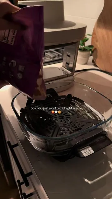 she even has a cute little night light 🥹 #ninjacrispi #glassairfryer #ninjacrispipro #ninjaairfryer #aestheticappliances 
