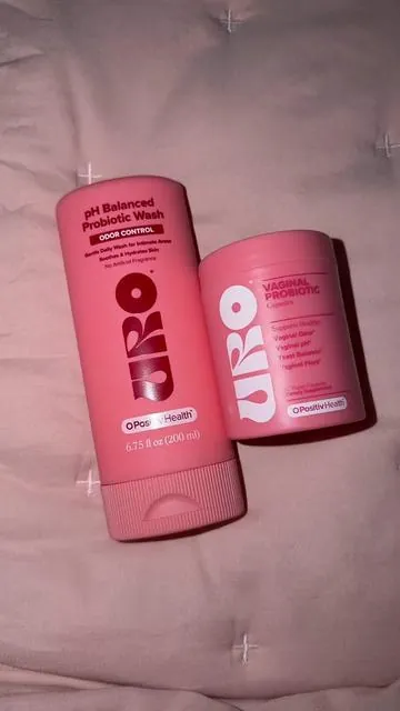These two together will have your lady parts thanking you! A lot of ladies don’t know that their ph balance is getting thrown off from the soap they’re using! You NEED to be using a soap like this & you NEED to be taking probiotics no doubt about it!! #femininewash #femininehygiene #phbalance #womensprobiotic 