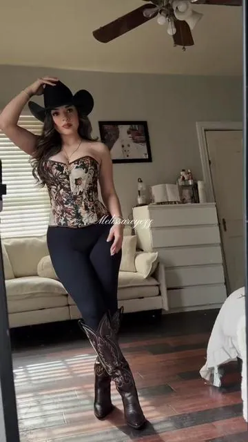 IG:melissareyezz🌵 #fypシ゚viral #westernfashion #vaqueraoutfits #trending #fyp 