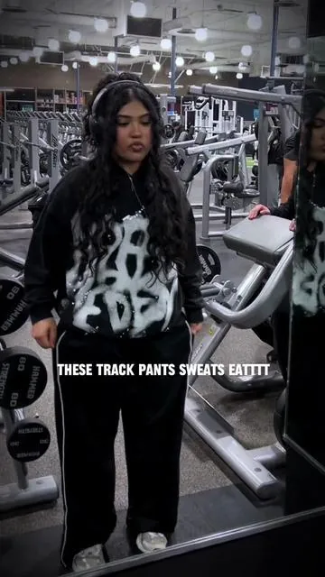 i felt so cute yesterday. my fit ateeee #fyp #sweatpants #trackpants #gymfits 