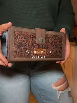🤎🍂 @VaquerasOutfitters #purse #pursetok #wranglerwallet #womenswallet #wallet 