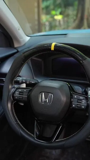 That yellow center stripe makes it feel like a Porsche. #steeringwheelcover #steeringwheel #caraccessories #tiktokshopjumpstartsale #SUPEREVER 