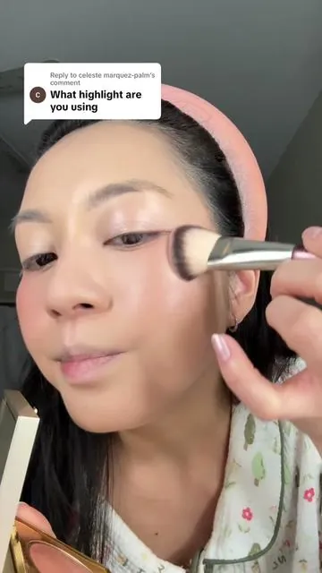 Replying to @celeste marquez-palm my holy grail highlighter ✨  @Stila Cosmetics #stilaheavenshuehighlighter #kitten #wethighlighter #TikTokShopJumpstartSale #tiktokshopcreatorpicks 