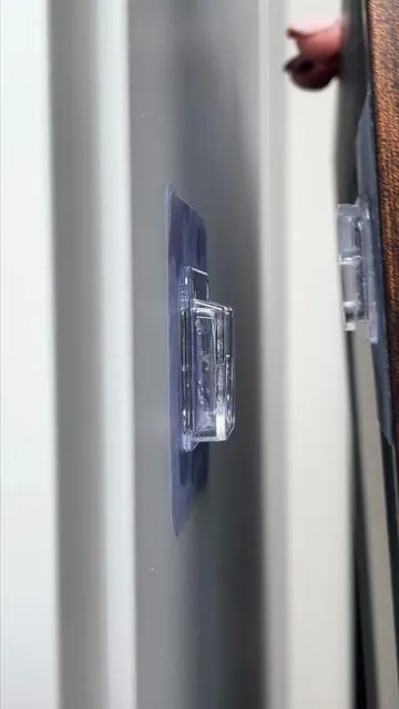 .Cinta de velcro – sin necesidad de taladrar. Instalación sencilla: puedes colgar todo tipo de objetos pequeños en la pared. Portátil y práctica, es un imprescindible en cada hogar.#homegoods #diyhacks #home #wall #fyp