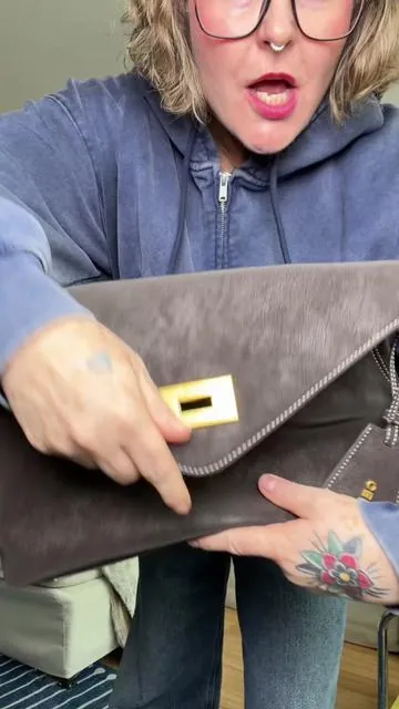 The Urban Envelope bag 💼 is incredible, I predict it will sell out 💯 #cifero #envelopebag #tiktokshopcreatorpick  #tiktokshopjumpstartsale   #fanfavoritedeals  