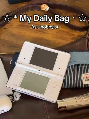 I love my new Ereader btw I take it everywhere!! #fyp #whatsinmybag #aesthetic #ereader #xteinkx4 