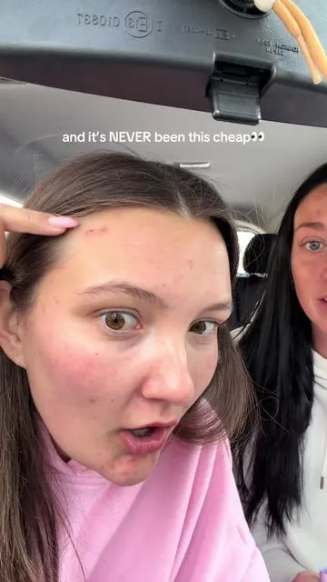 The way this makes everything disappear 🤯 shades are selling out so quick!! @tarte cosmetics #shapetape #breakouts #makeup #skinhelp #blurringstick 