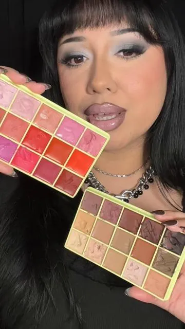 One of my favorite affordable options for a pro makeup kit and the tones are just gorgeous, I forgot to mention that each one comes with the brush I was using! 🥰 @🇺🇸MADEBYMITCHELL🇺🇸  #lipcombo #promakeupkit #lipstick 