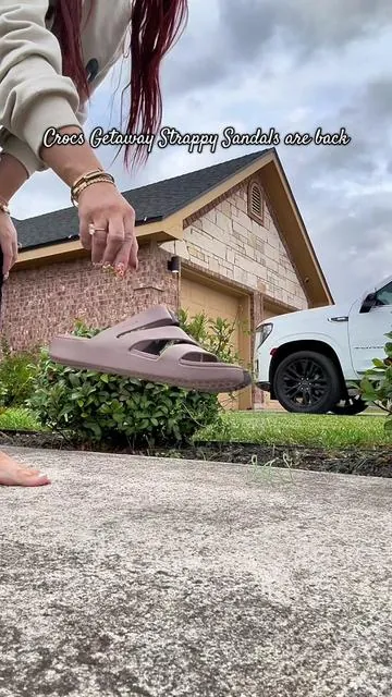 The Crocs getaway Strappy sandals are so dang comfy! #crocs #crocssandals #crocsgetawaystrappysandals #womenssandals #tiktokshopcreatorpicks 