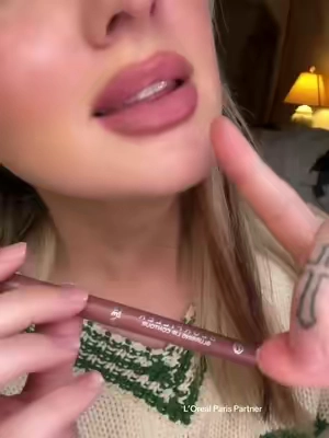 I cannot get over how pretty these shades are and how good it makes my lips look #lipliner #lipcombo #lorealparispartner @loréal paris usa #makeup #lipcombotutorial 