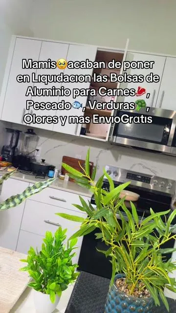Bolsas de Almacenamiento Aluminio Reutilizables NCVoyageur . . . . Me encanta la resistencia y el diseño vertical de estas bolsas organizadoras. Son parte esencial de mi rutina de cocina para guardar alimentos en el congelador, y el material grueso se siente muy duradero al tacto. Las uso siempre para separar porciones y mantener todo ordenado. bolsas almacenamiento aluminio reutilizables cocina organizador congelador alimentos hermetico hogar #organizacion #tiktokshopcreatorpicks #Cocina The information shared is for general purposes and does not replace personalized professional guidance. Offer availability may be subject to a limited time. The price shown may vary depending on promotions or availability.
