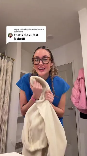 Replying to @lexis | dental student  The CUTEST scrub jackets!!!! Had a couple questions about where they were from 🩷🩷🩷 #medicalstudent #premed #futuredoctor #scrubsoftheday #medicalassistant 