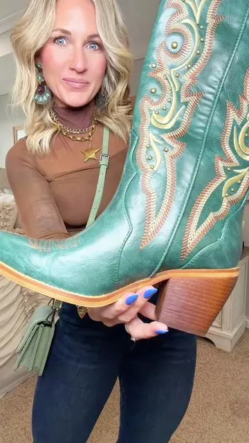 #creatorsearchinsights These western boots feature a comfortable fit, sturdy sole, and traditional cowboy silhouette. #boots #westernfashion #cowboyboots #westernoutfits @wetkissshoes 