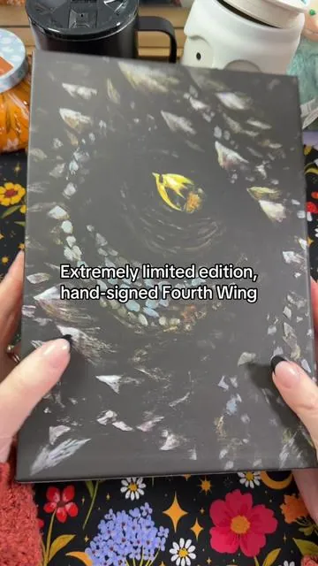 This Fourth Wing collector’s edition is ON SALE and I’ve genuinely never seen it discounted before. It’s signed, artisan-crafted, insanely limited, and comes with so many premium details, plus free shipping. If you’re a Fourth Wing collector, this is one of those once in a lifetime editions. ✍️ Hand-signed by Rebecca Yarros 🐉 Rigid slipcase with foil stamping + 3D embossing 📖 Smyth-sewn binding with edition-specific head and tail bands 🎨 Exclusive interior line art, illustrations, and Easter egg epigraphs 🗺️ Reimagined maps and exclusive illustrated scenes inside #FourthWing #BookCollector #SpecialEditionBooks #RomantasyBooks #Fablelistik @Fablelistik Editions @Macmillan Publishers 