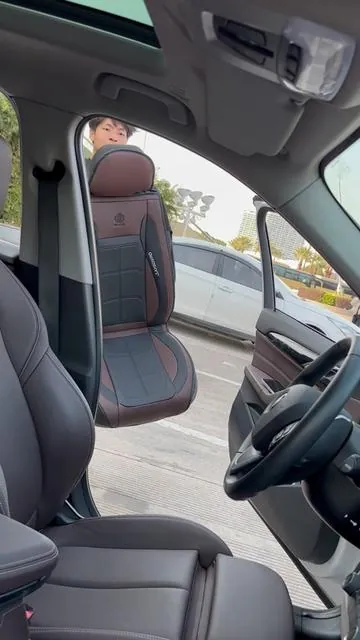 Leather car seat covers Full coverage side design + color blocking – this cover protects and looks fire  #FullWrapSeatCover #CarInteriorProtection #UniqueCarStyle #carseatcover #LeatherCarSeats 