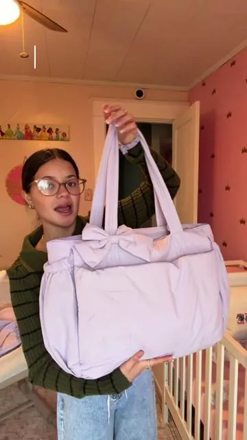 THE BOWWWWW #bagsmart #bagsmarttotebag #diaperbag #babygirl #packwithme 