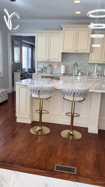 This Set of Two Velvet Bar Stools are beautiful! They come in different colors. They’re adjustable and do a 360 Degree Swivel. #barstools #barstool #chairs #tiktokshopcreatorpicks  #tiktokshopjumpstartsale 