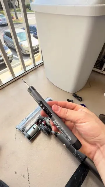 🔧 Soldador Eléctrico LCD Portátil con Temperatura Ajustable USB – Kit de Soldadura DIY para Electrónica con Caja de Almacenamiento 	1.	#SoldadorElectrónico 	2.	#HerramientasDIY 	3.	#SoldaduraPortátil 	4.	#ElectrónicaDIY 	5.	#ReparacionesEnCasa
