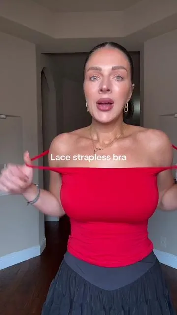The most flattering lace strapless bra, all the lift and a no slip grip #Bra #StraplessBra #Lace #lacebra 