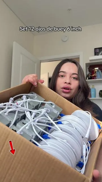Muy caro en Nicaragua 😩cuando acá el precio es una locura 👀💲me acabo de ahorrar 400$ en luces 😰la caja pesa alrededor de 8 libras lo mejor que pude hacer es comprar aquí y enviar #luces #techo #kit #luz #set 