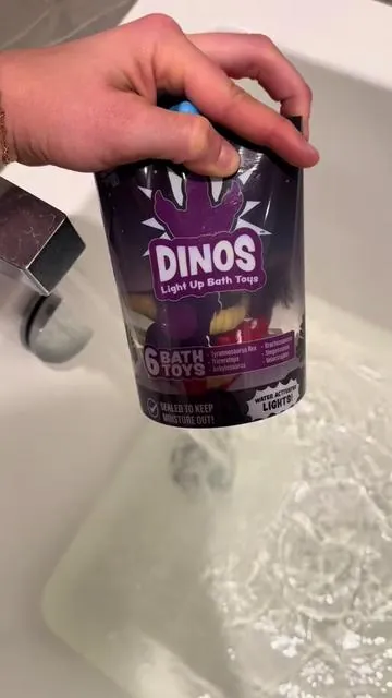 Roaaaaar!! Light up and mold free Dino’s ❤️ #tubworks #lightuptoy #viraltoys #bathtoys #toddlerhack 