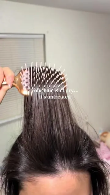your hair doesn't need more oil… it needs actual treatment. this serum repairs dryness from the inside, smooths frizz, protects from heat, and gives that glossy korean glass-hair finish without weighing hair down!! #miseenscene #perfectserum #koreanhaircare #tiktokshopjumpstartsale #tiktokshopcreatorpicks @Mise En Scène US 