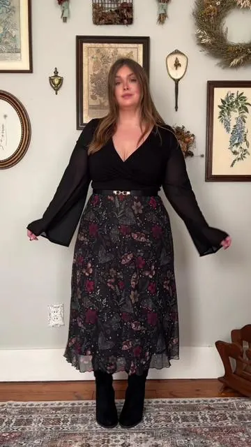 Another cutie witchy skirt. This one is so stretchy and comfortable.  Wearing the xl. I’m a 14/16 and 5’4 wearing a 3” heel. #curvyfashion #witchyvibes #plussizefashion #midsizefashion #winterfashion 