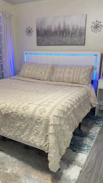 El regalo perfecto si existe, regala felicidad, regala este marco de cama con luz led personalizable. #bed #bedframe #cama #tiktokshopjumpstartsale #tiktokshopcreatorpicks 