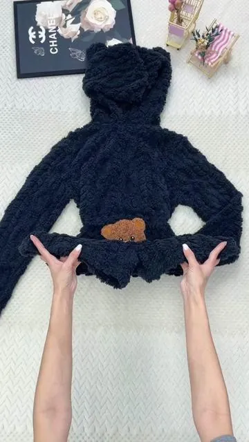 Built like a teddy bear, worn like a dream 🧸☁️🖤 #FleeceOnesie #TeddyBearPajamas #HoodedSleepwear#tiktokshopcreatorpicks #tiktokshopjumpstartsale