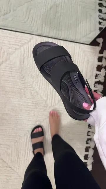 If you’re gonna get new sandals make it these 🖤😍 #crocs Crocs Brooklyn Backstrap low lows #sandals #tiktokshopcreatorpicks 