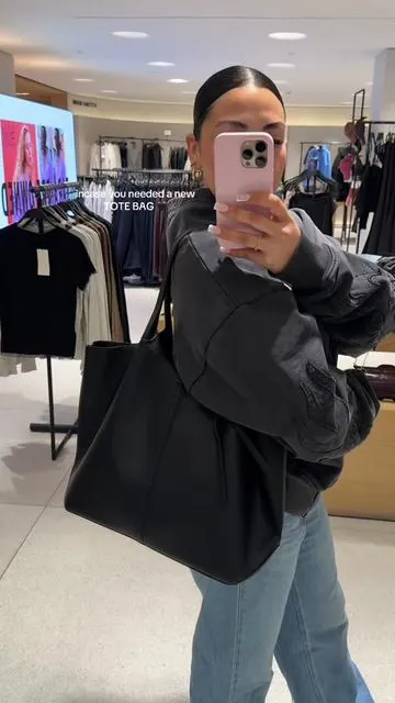 the Shelly Pro tote 😍🖤 @NEWBELLA #totebag #newbellabags #fyp 
